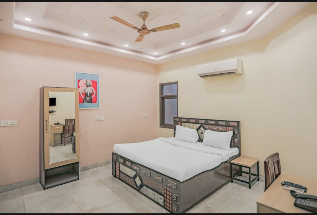 Hotel Raj Residency Govindpuri - Couple Friendly Hotel