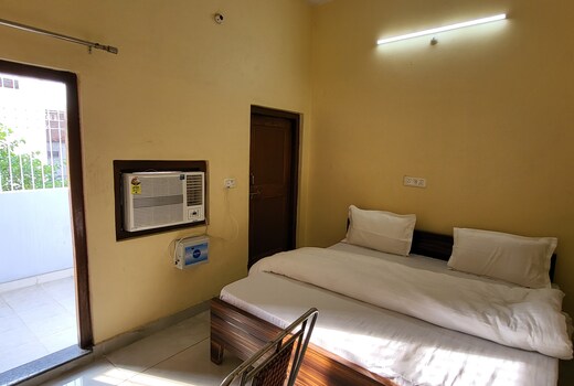 HOTEL SAVITRI ONKAR
