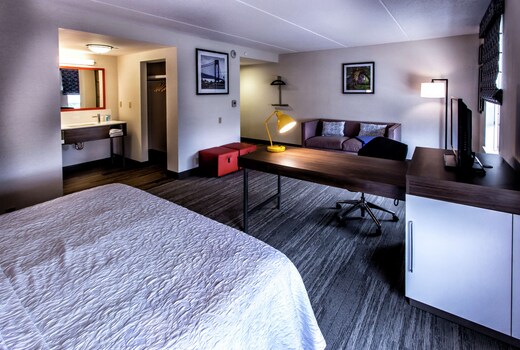 Hampton Inn & Suites by Hilton Staten Island