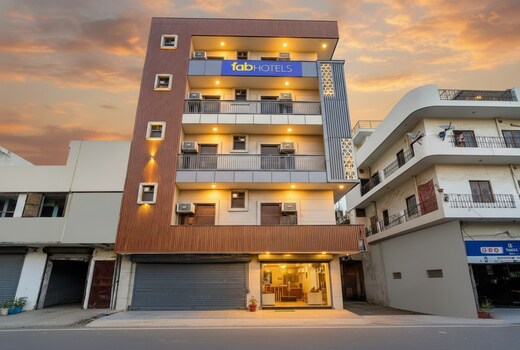 FabHotel The Royal - Near Yamuna Sports Complex