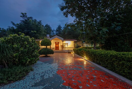 WhiteOrchid Villa by StayJade|Jacuzzi|30minAirport