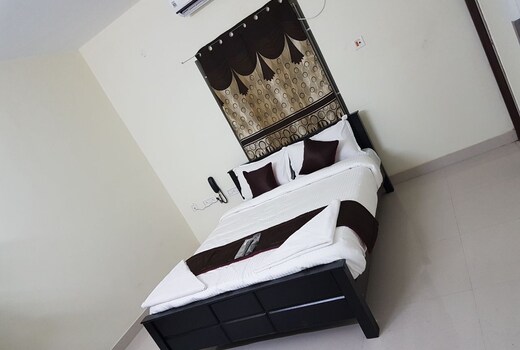 THE POSH RESIDENCY