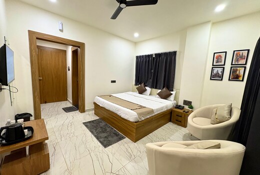 HOTEL SAMBHAVI