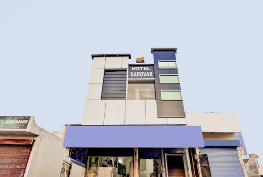 Hotel O Sarovar