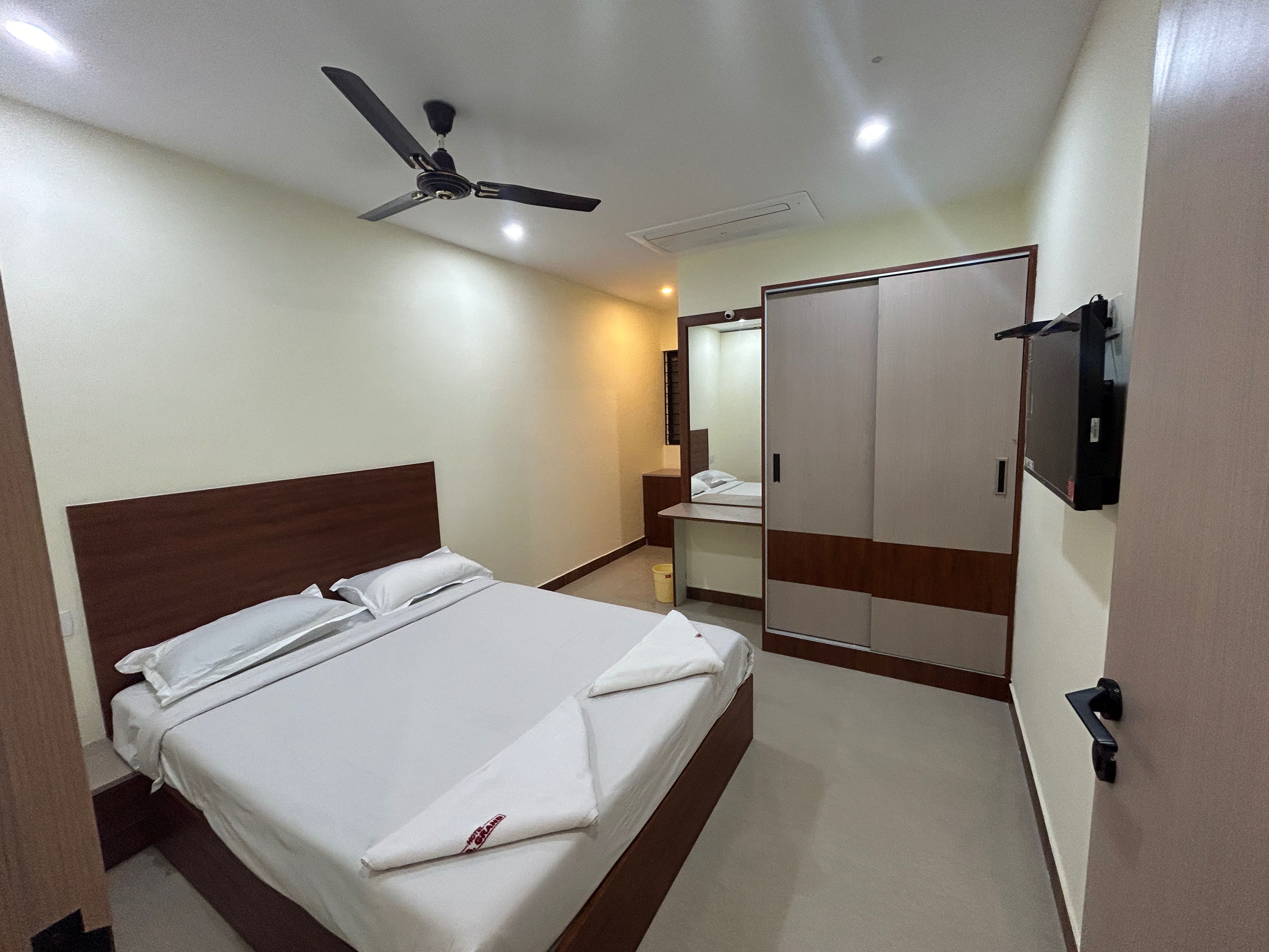 Hotel O U.G. Grand