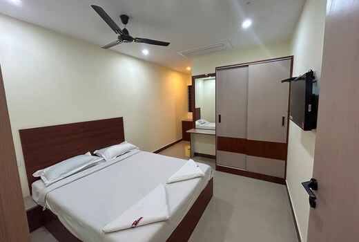 Hotel O U.G. Grand