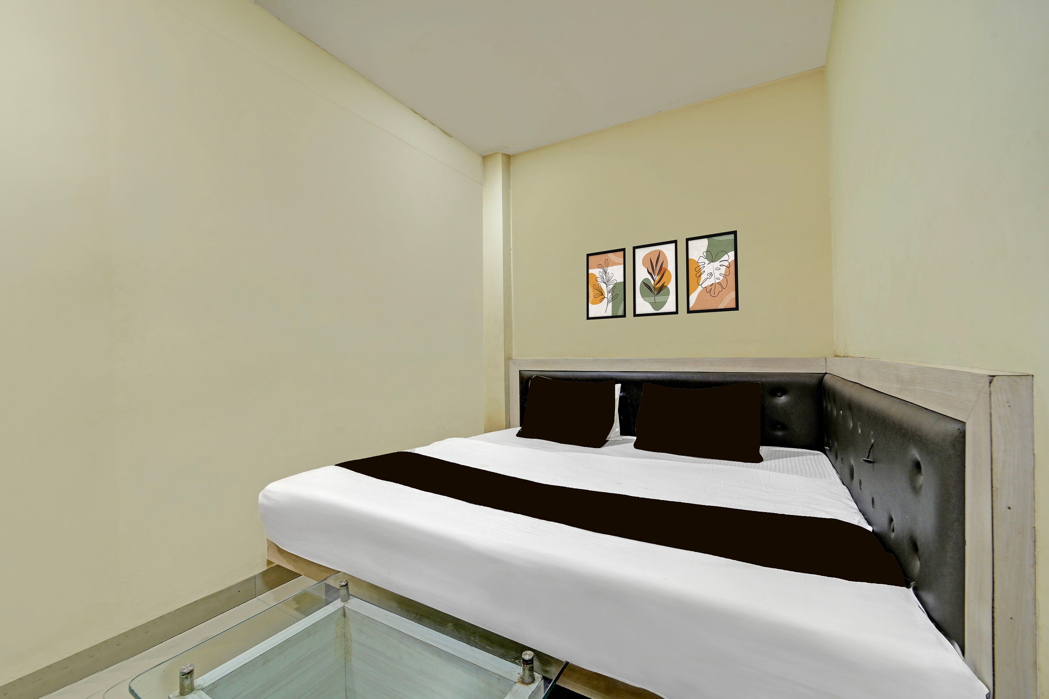 Super Hotel O Sanjay Karond Charaha