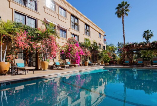 Best Western Plus Sunset Plaza Hotel