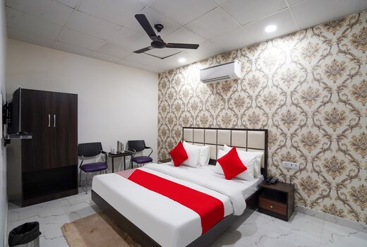 OYO 77914 Hotel Mannat