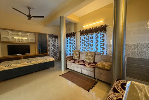 V R Home's