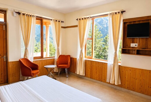 The Auraya Tirthan A Comfortable Mountain Stay