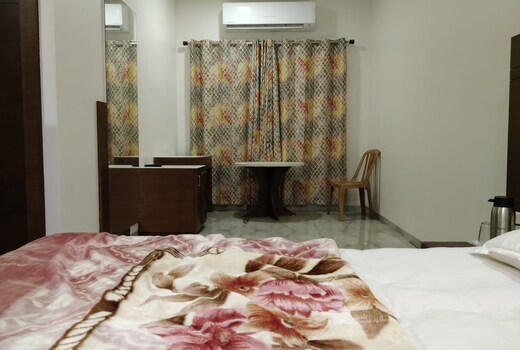 Geetanjali Hotel