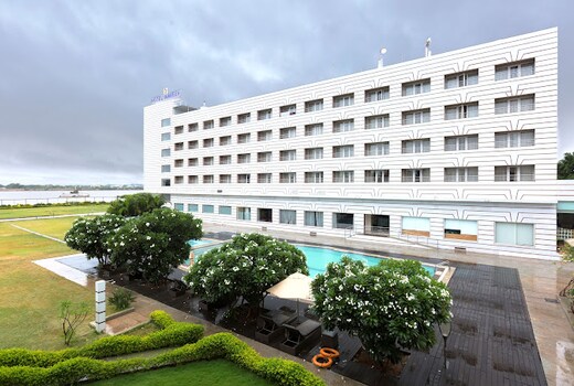 Hotel Naveen Lakeside