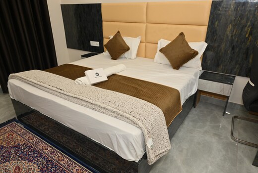 HOTEL SAI PALACE