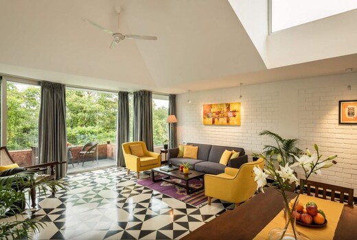 Spacious 2BHK Apartment with Rooftop Pool near Candolim | Hireavilla