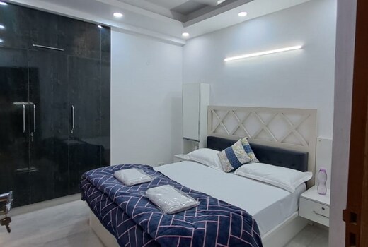 Entire Luxury 2 bhk near EK MURTI Greno west