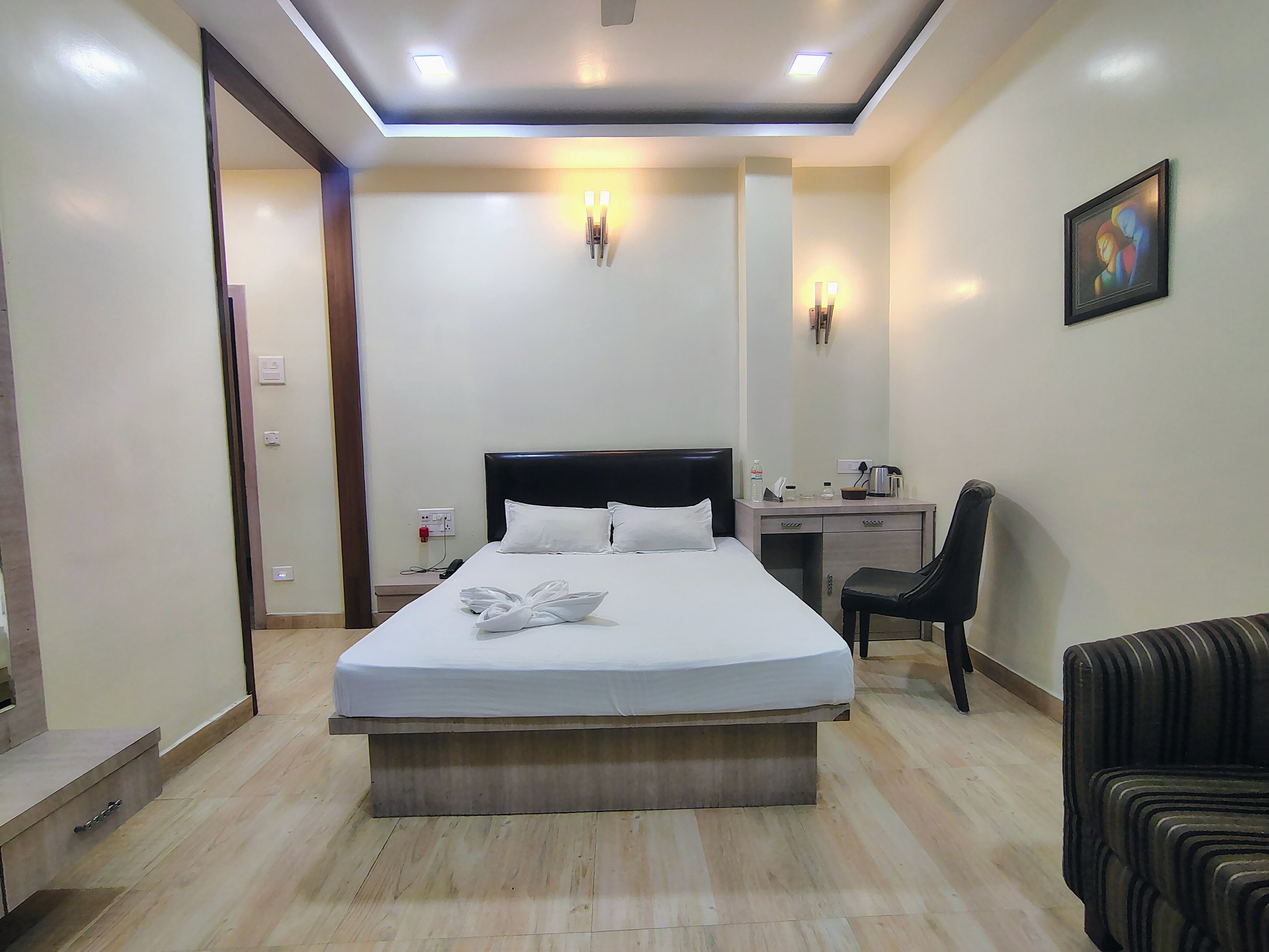 Hotel Holiday Palace & Tarang Restaurant