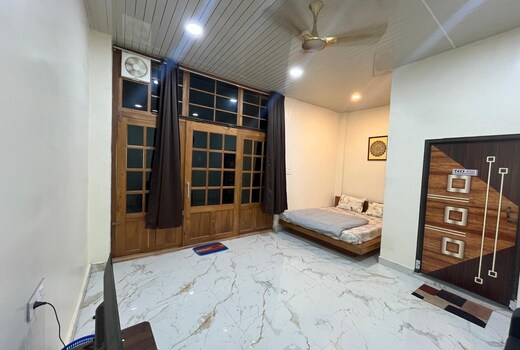 Serene Villa | 10 Min from Airport | Kitchen