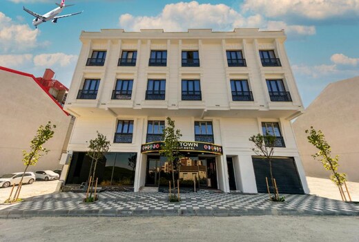 Hilltown Airport Hotel