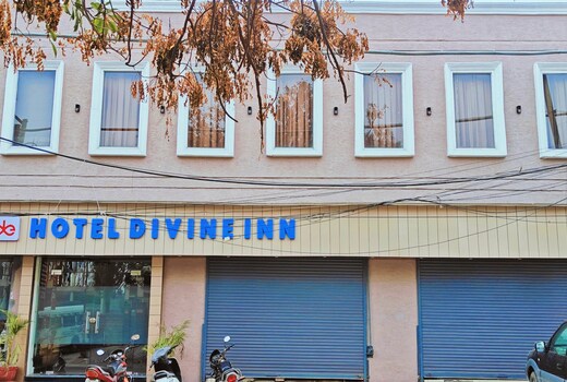 Hotel Divine Inn