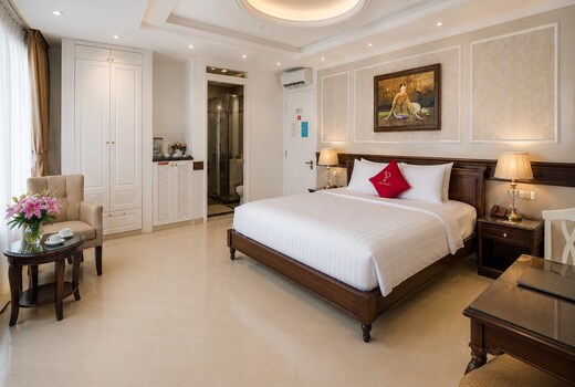 Pink Suite Saigon Airport Hotel