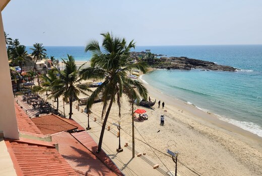 Hotel Searock Beach