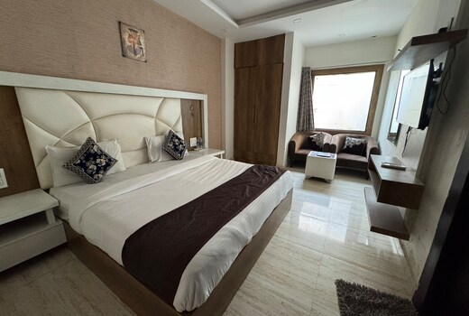 Elgrovia The Hotel