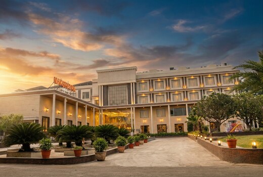 NAKSHTRA HOTEL & RESORT