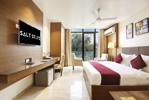 Saltstayz Select - Unitech Cyber Park