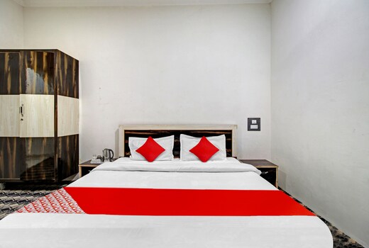 Hotel O Farhad