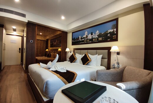 Hotel Rimi International (800 m Away from Ujjayanta Palace)