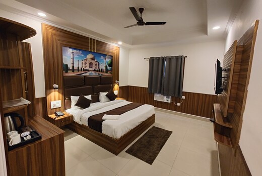 OnlyStay Luxe House Agra