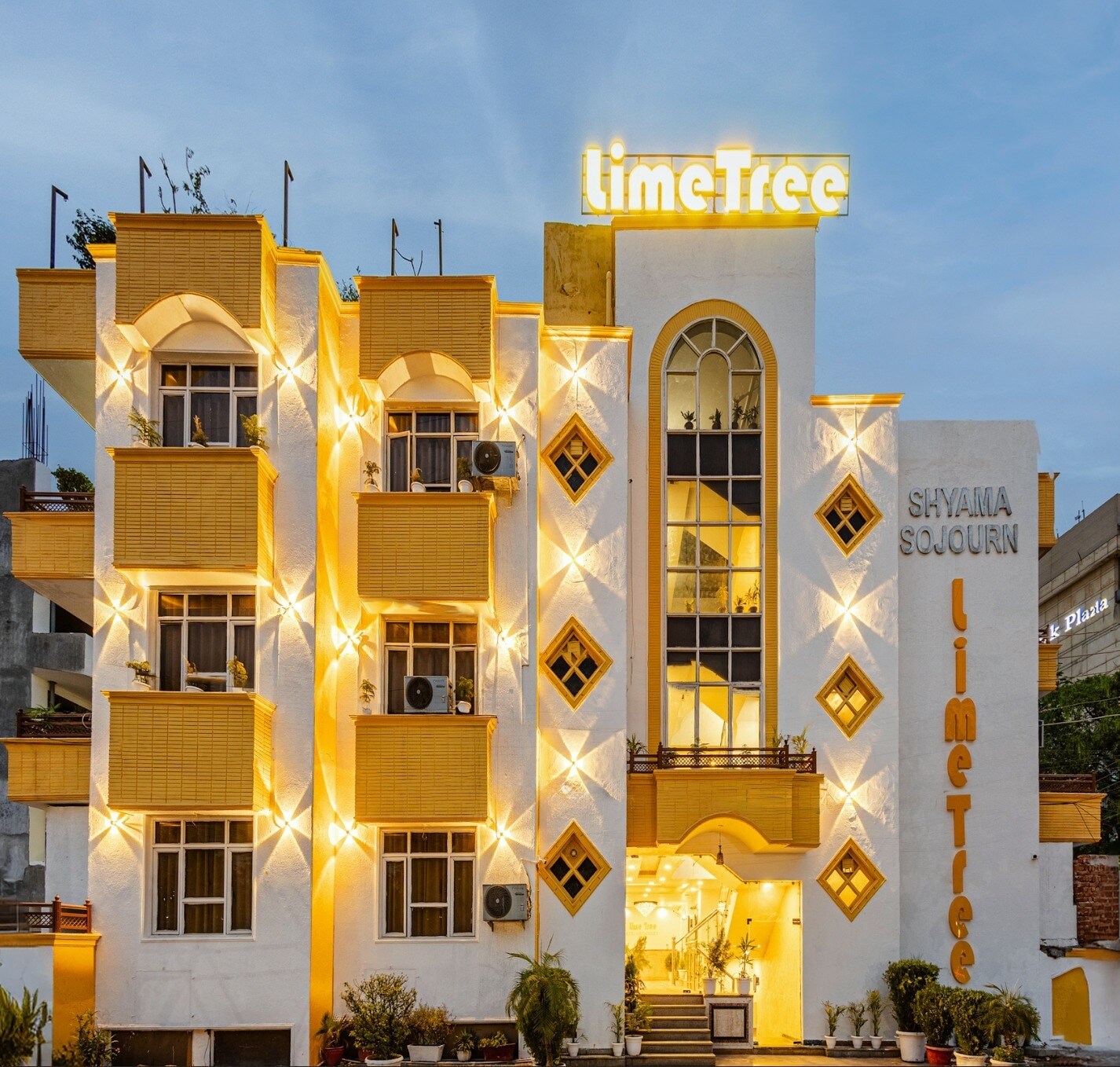 Lime Tree Hotel & Banquet Huda City Centre