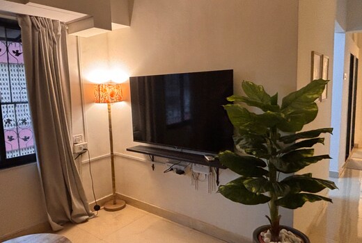 Cozy Central 1 BHK Bandra West