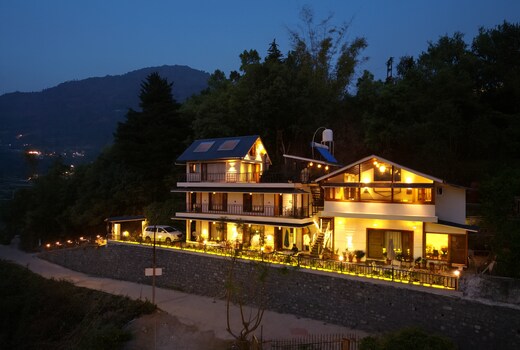 Lake Pleasant Villas |Cafe|A Luxe Stay