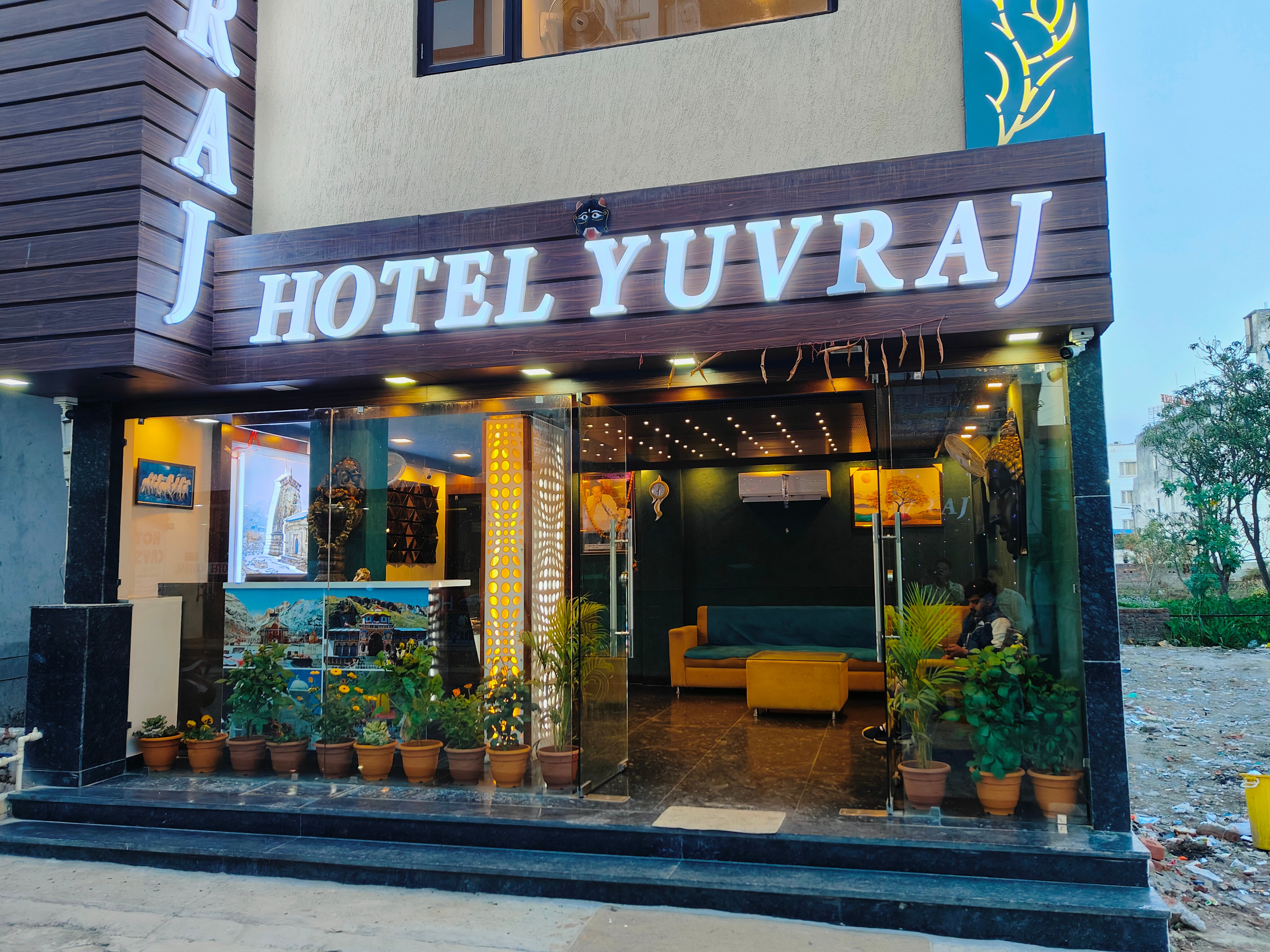 Yuvraj Hotel