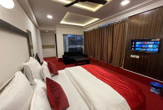 Hotel Midway Residency
