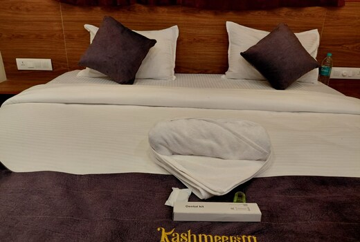 Kashmeeram Resorts