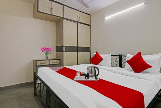 Hotel O King Stay Near Tdi Mall
