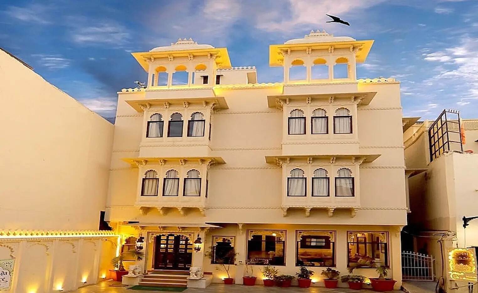 Hotel Boheda Palace - 1 KM away from Lake Pichola