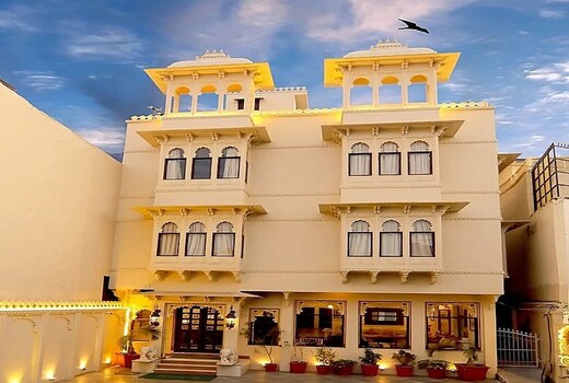 Hotel Boheda Palace - 1 KM away from Lake Pichola
