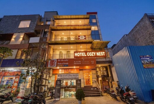 Cozy Nest Rohini | Couple & Business Traveller