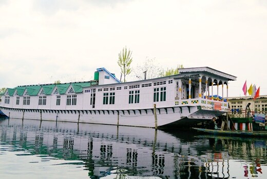 HOUSEBOAT KINGS PARADISE