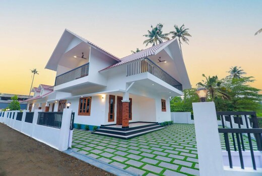 Paradise Riviera a Riverside villa in the city