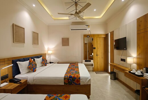 Hotel Ambika Dx - Walking Distance From Railway Station
