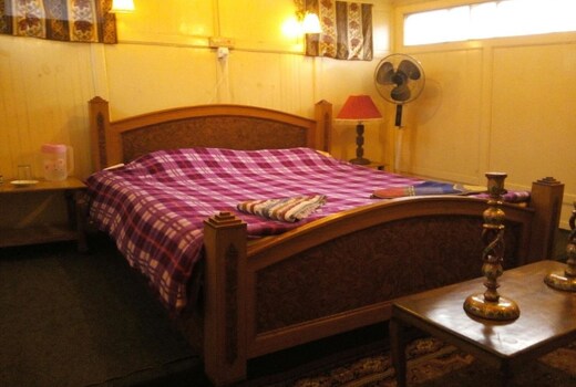 Baktoo Shangrila Housboat