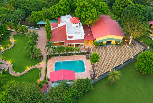 TGI INSIGNIA RESORT AND VILLAS