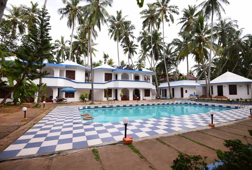 Banyan Tree Aayur