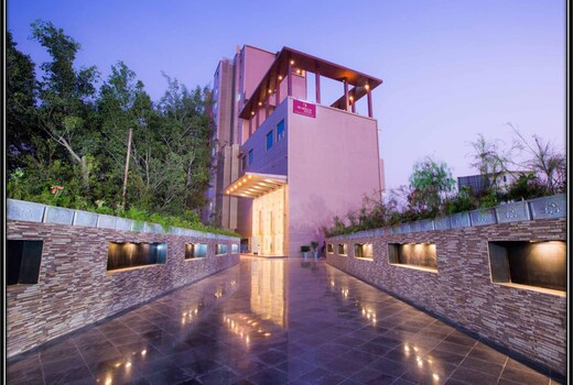 Regenta Central Grand Exotica, Pune