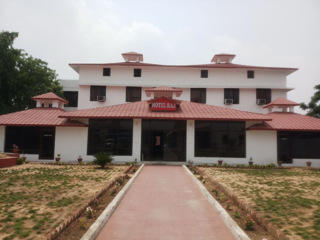 HOTEL RAJ